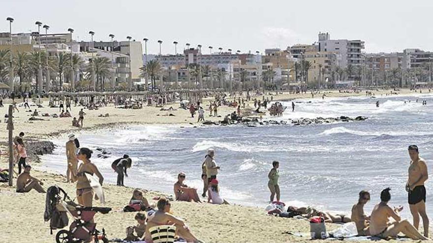 Sieben Personen wegen Diebstahls an der Playa de Palma festgenommen