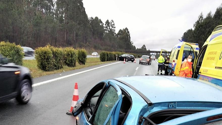 Accidente múltiple en Aranga, con una persona fallecida.