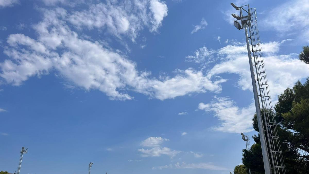 Nueva iluminación Led del campo de fútbol y rugby de La Coma