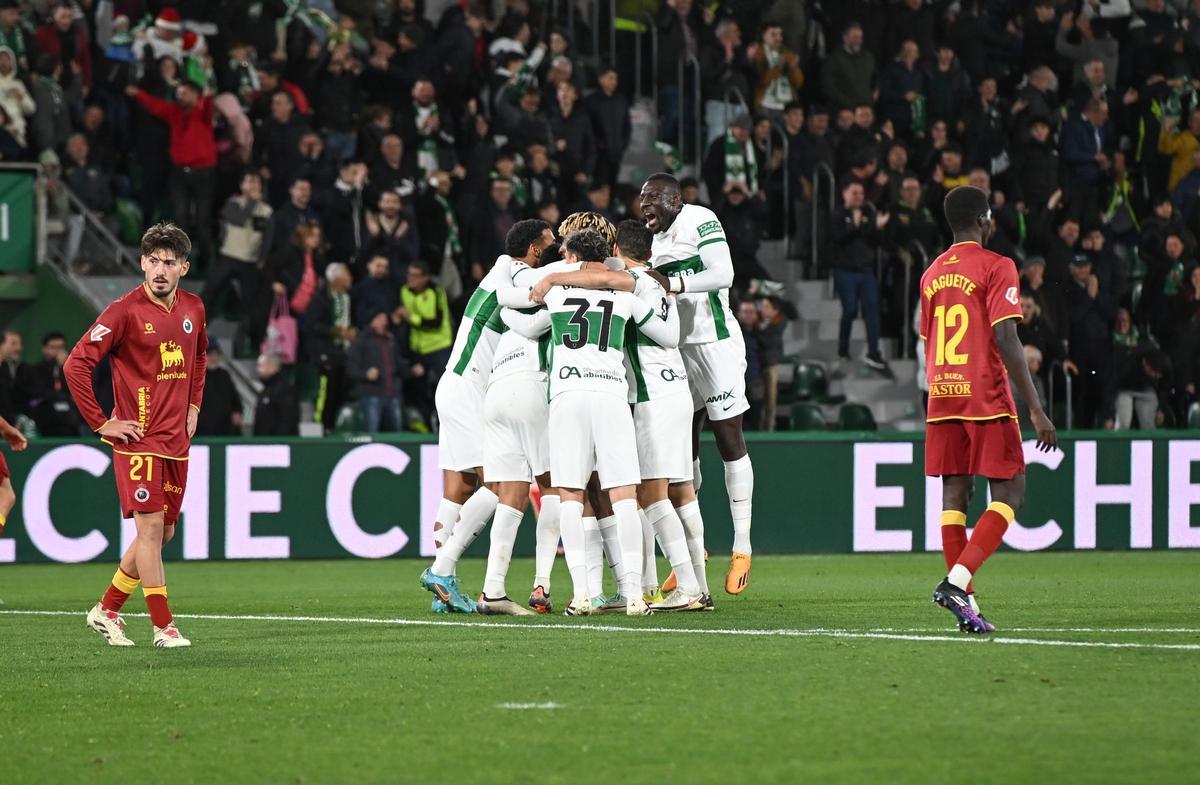 ELCHE PRIMERA VUELTA FÚTBOL | El dedo de Bragarnik y la luna del ascenso