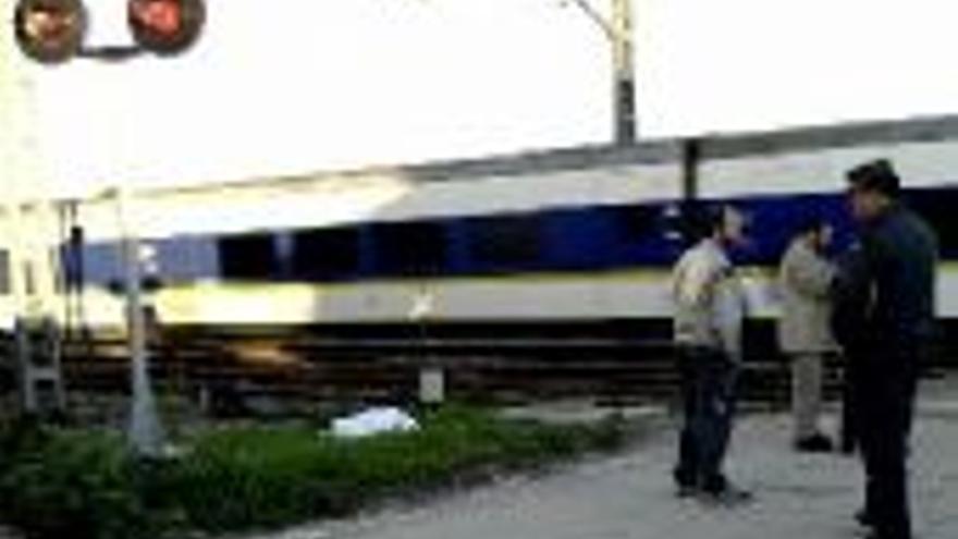 Muere arrollada por un tren Talgo una mujer de 32 años