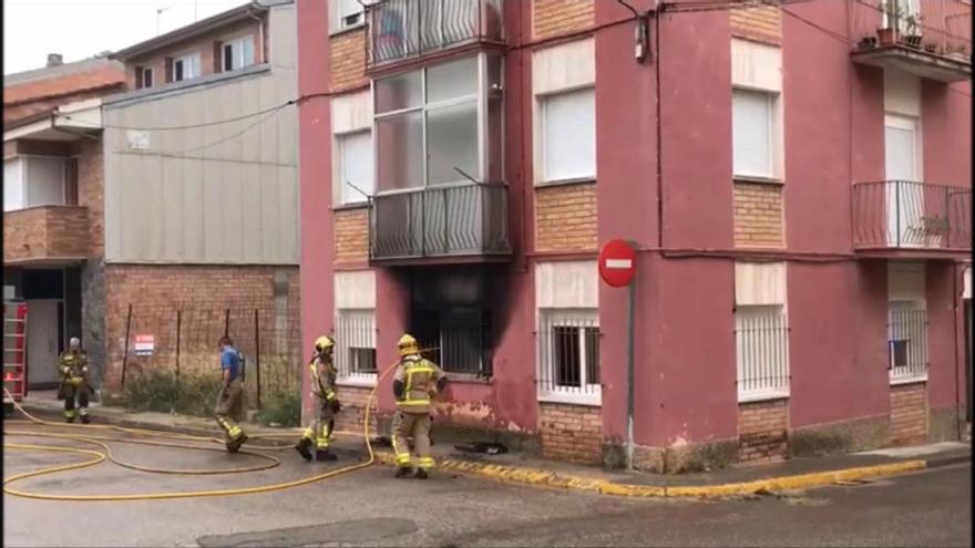 Incendi en un bloc de pisos de Navàs