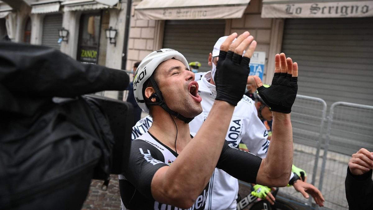 Campenaerts celebrando su triunfo en Gorizia