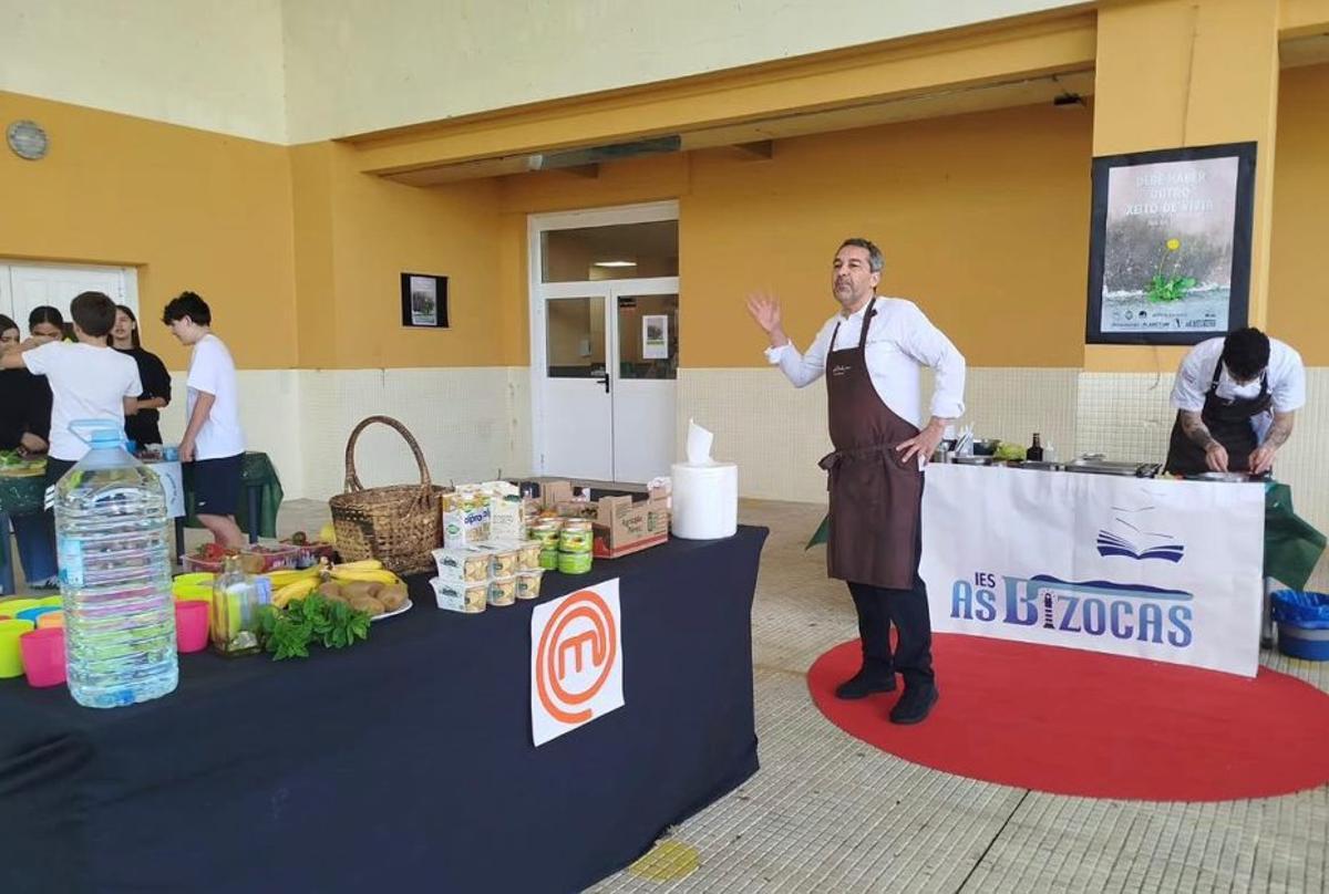 Javier Olleros, durante la actividad gastronómica. | FDV