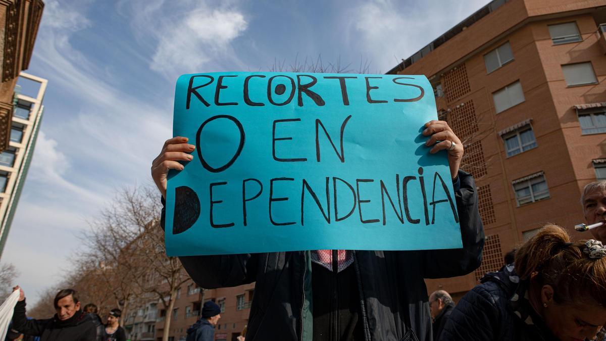 Imagen de archivo de protesta en València por recortes en Servicios Sociales.
