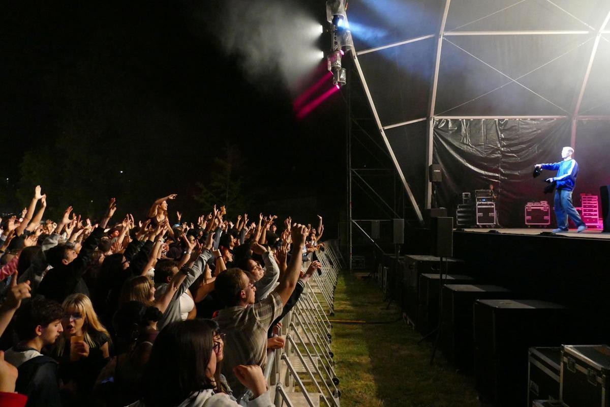 Flaix FM i Lia Jensen omplen la primera nit de Barraques al Rampell