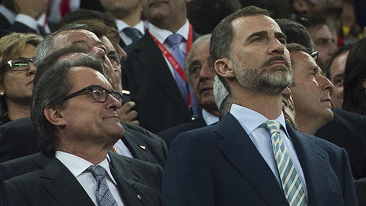 Artur Mas y el Rey, durante la pitada.