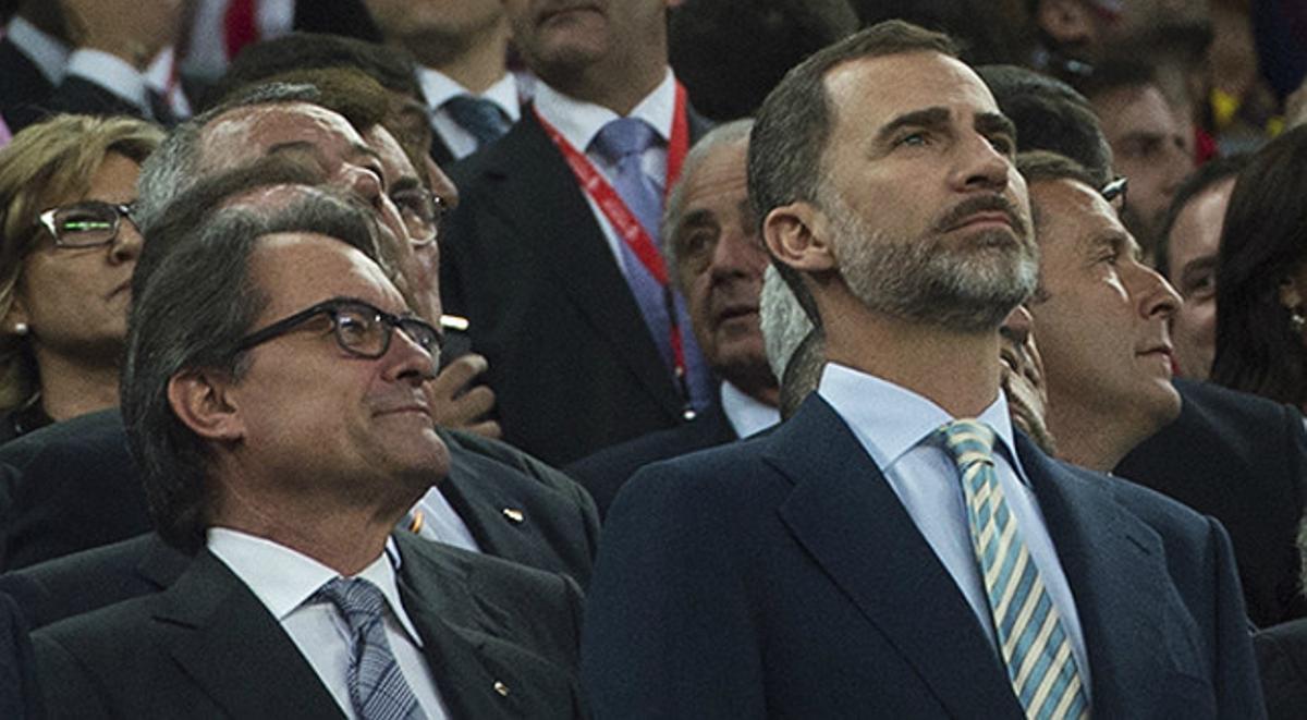 Artur Mas y el Rey, durante la pitada.