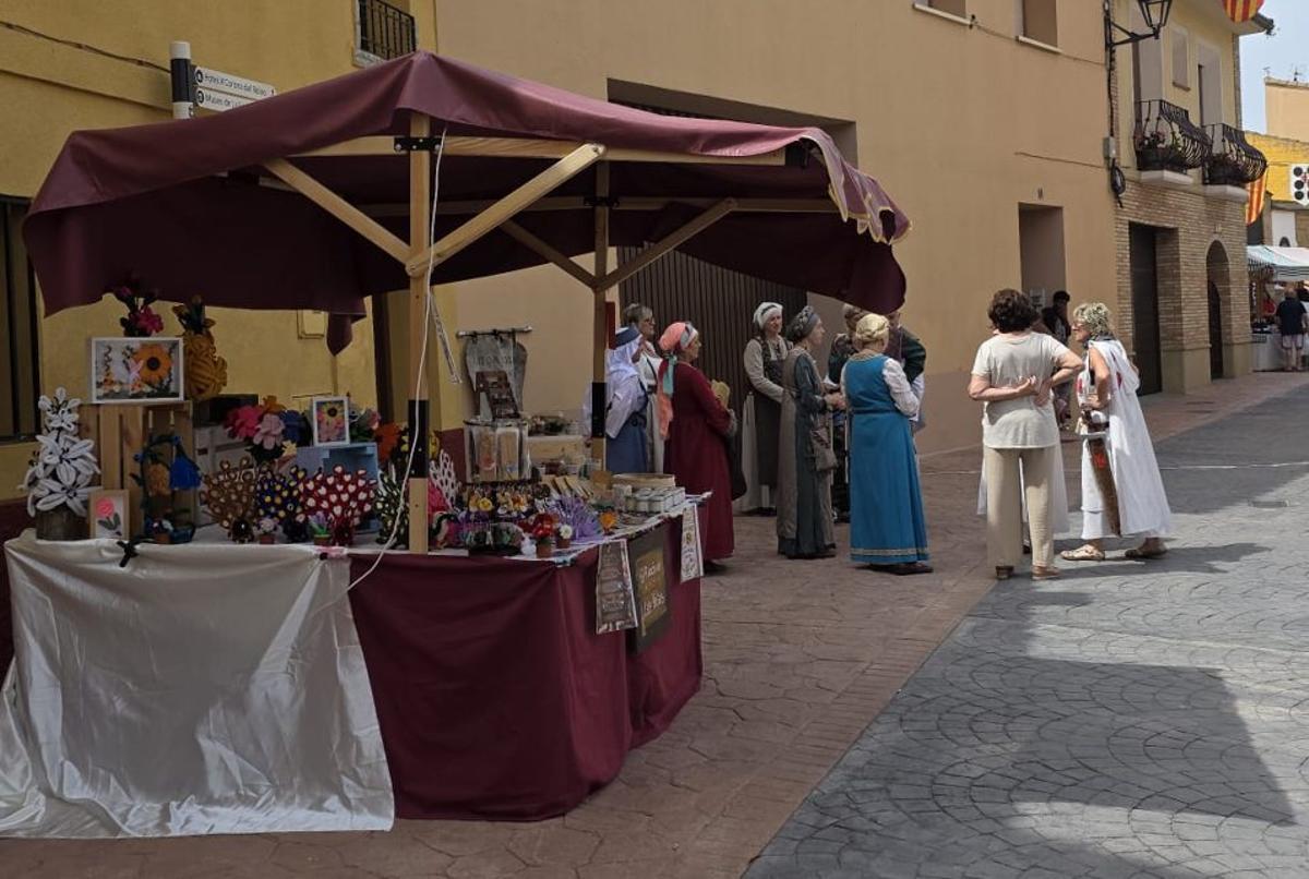 Varios expositores formaron un mercado medieval en la localidad.