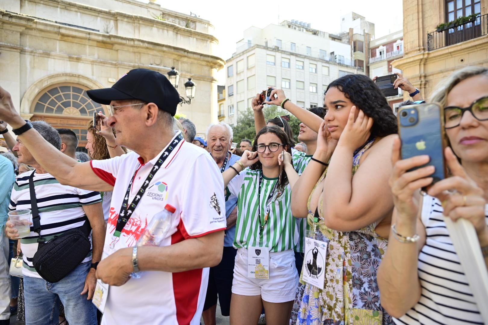 Galería | Un millar de peñistas toman Castellón