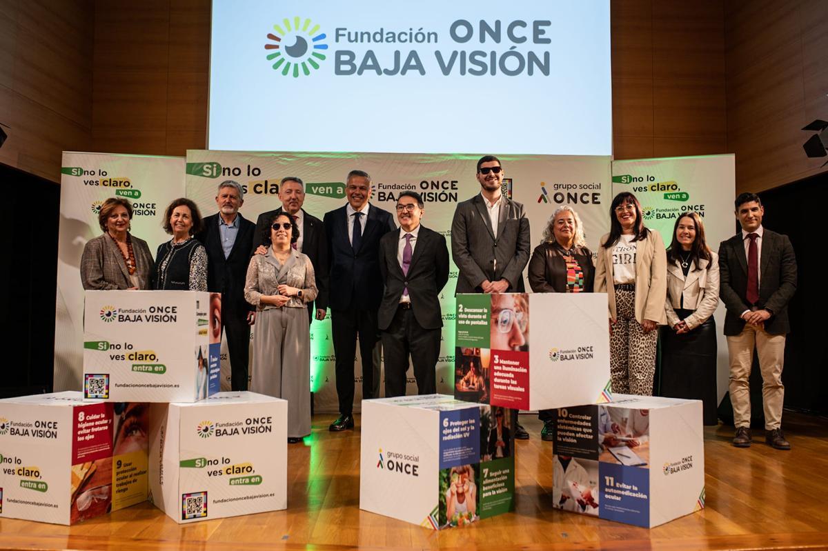 La ONCE lanza en Sevilla una fundación pionera para personas con baja visión.