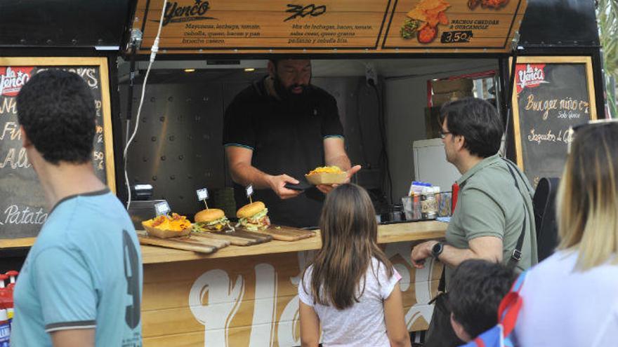 Imagen de archivo de la feria de &#039;food trucks&#039; celebrada en Elche en mayo