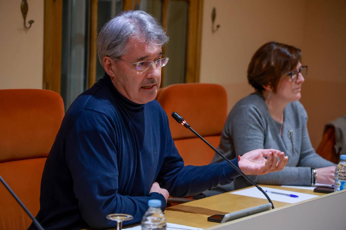 El alcalde de O Grove, José Antonio Cacabelos Rico, y la edil Pilar Galiñanes.