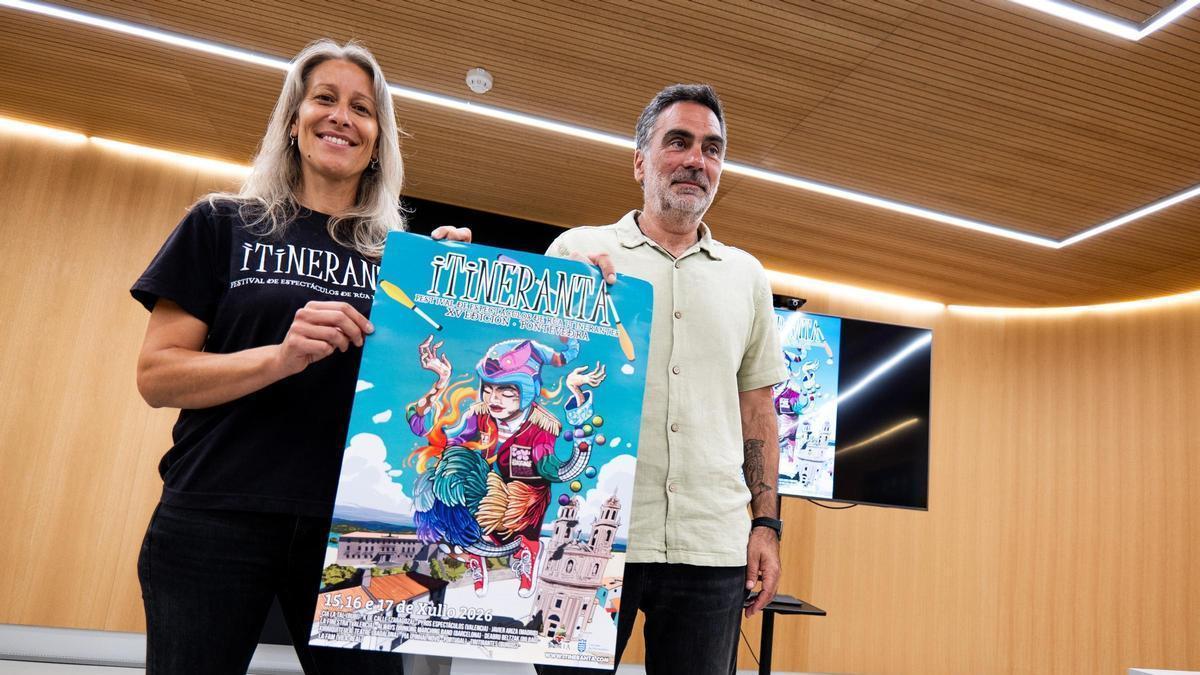 Demetrio Gómez y Laura de Gabriel presentando el cartel de Itinerantia 2026