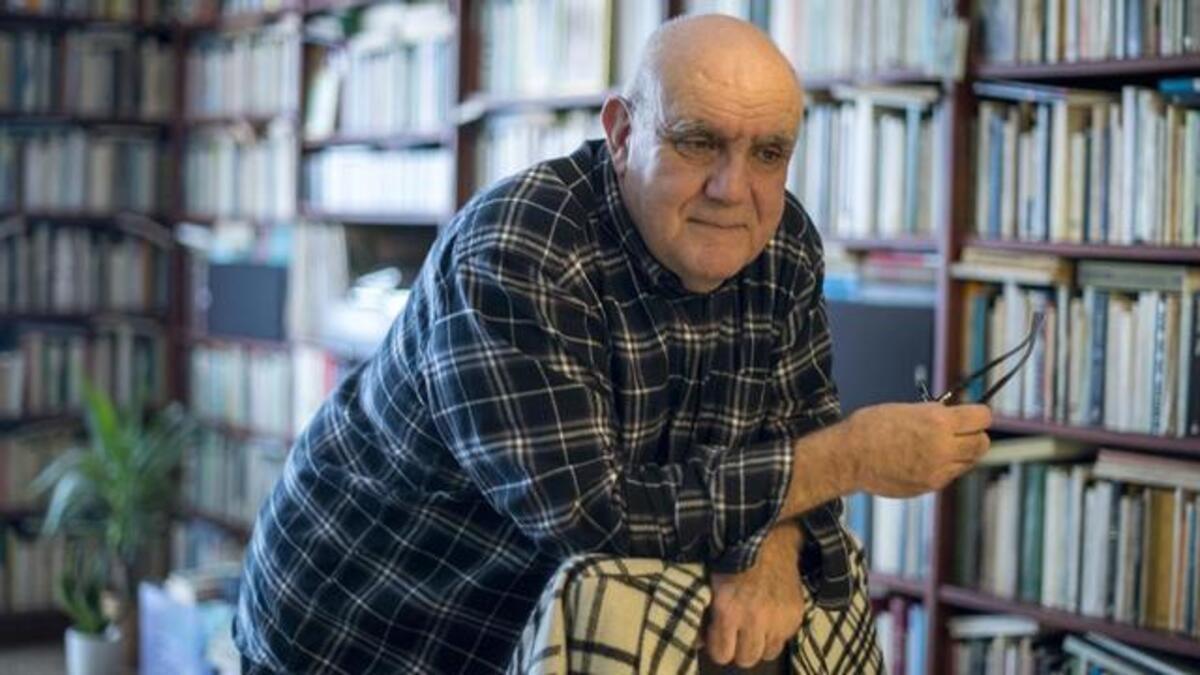 El catedrático de antropología de la UB Manuel Delgado fotografiado en su domicilio para entrevista Fotografía de Jordi Cotrina