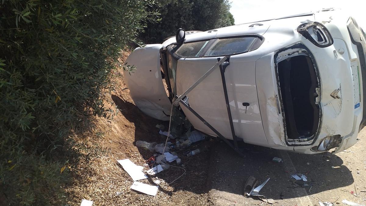 Uno de los vehículos implicados en el accidente múltiple de esta tarde en la N-432.