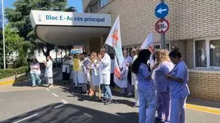 Los médicos vuelven a salir a la calle en Castellón contra el estatuto marco: Denuncian que el Hospital General de Castellón utilice a los MIR para cubrir los servicios mínimos de la huelga