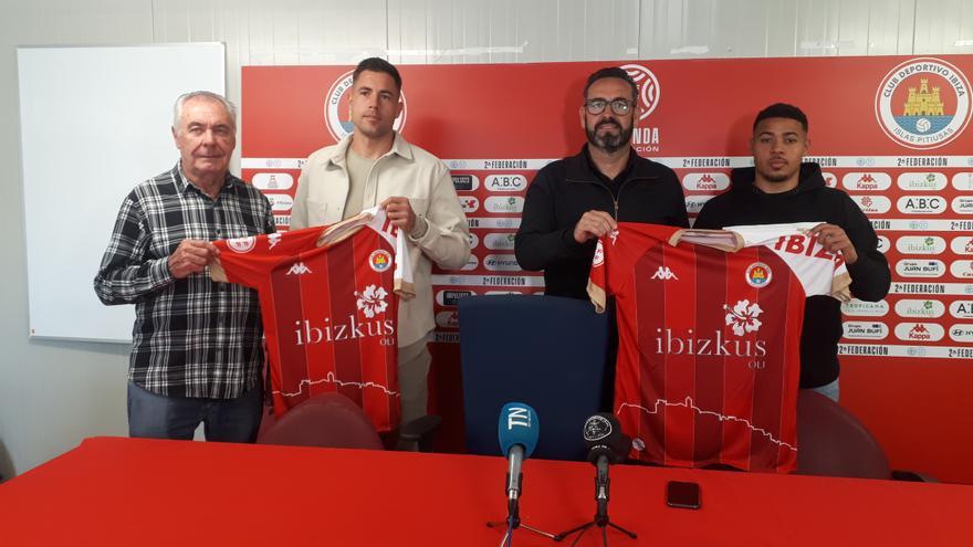 Dennis Nieblas y Joao Bravo ya lucen la camiseta del CD Ibiza como nuevos jugadores de la plantilla