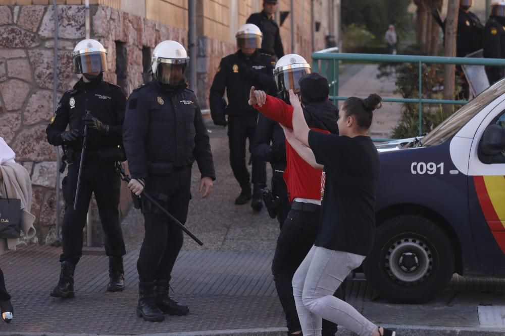 Despliegue policial en Avilés: Veinte agentes detienen a cuatro personas en una operación antidroga