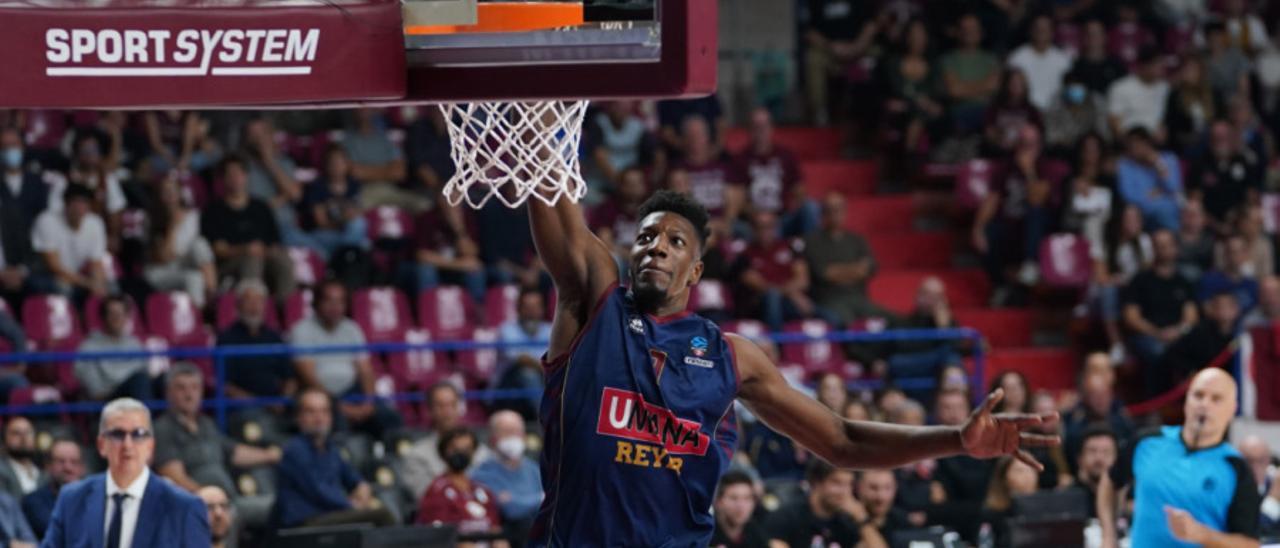 Yankuba Sima, objetivo del Unicaja, en uno de sus partidos con el Venezia.