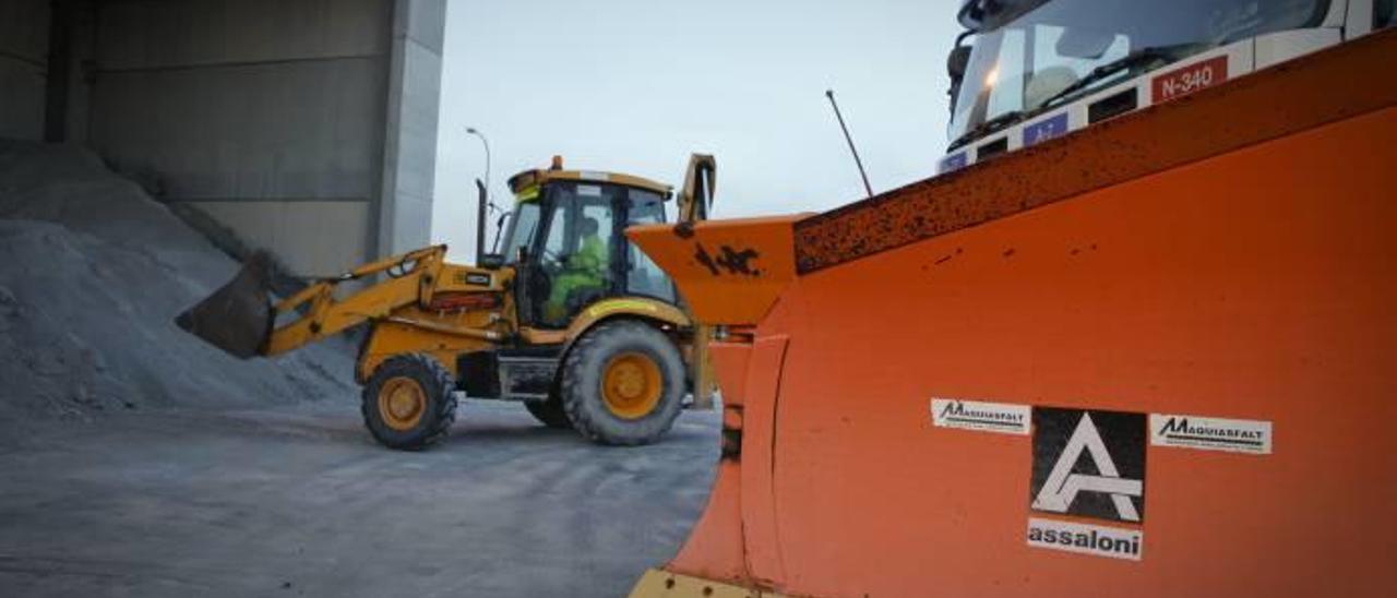 Fomento esparce sal por las carreteras ante las primeras heladas del invierno