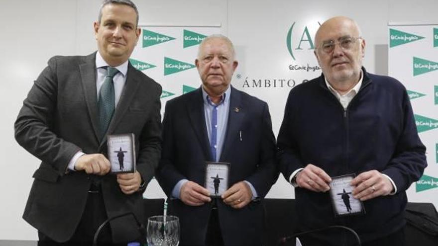 Miguel Garberí, Gaspar Agulló y José Pérez, ayer, en la presentación del programa de Cuaresma de la Semana Santa de Elche.