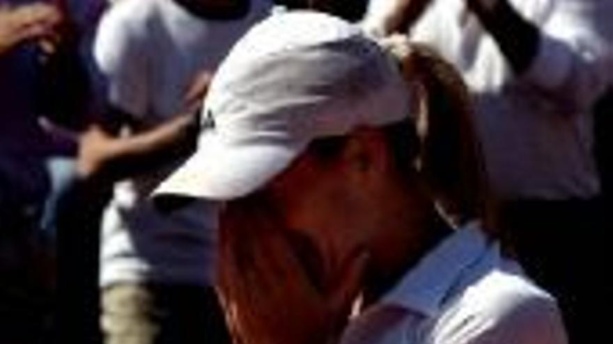 Justine Henin supera a su compatriota Kim Clijsters en la final femenina