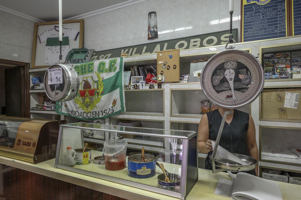 Cierra el Villalobos, mítico bar de Elche