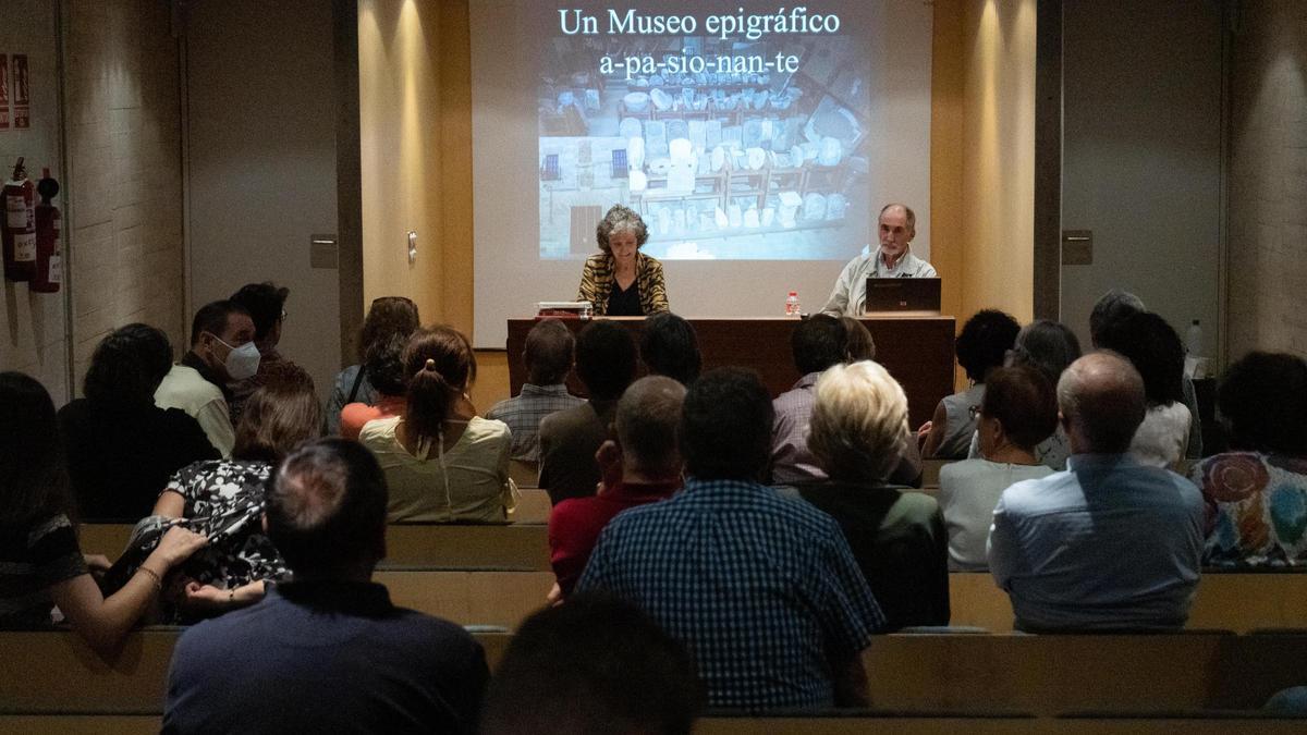 Rosario García Rozas, directora del Museo de Zamora, en una conferencia