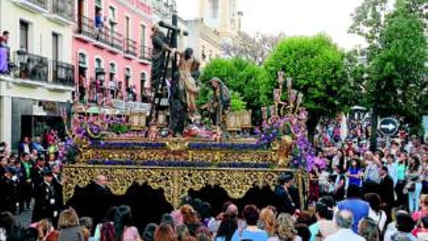 Tres desfiles recorren el Casco Antiguo de Santo Domingo a San Andrés y la plaza Alta