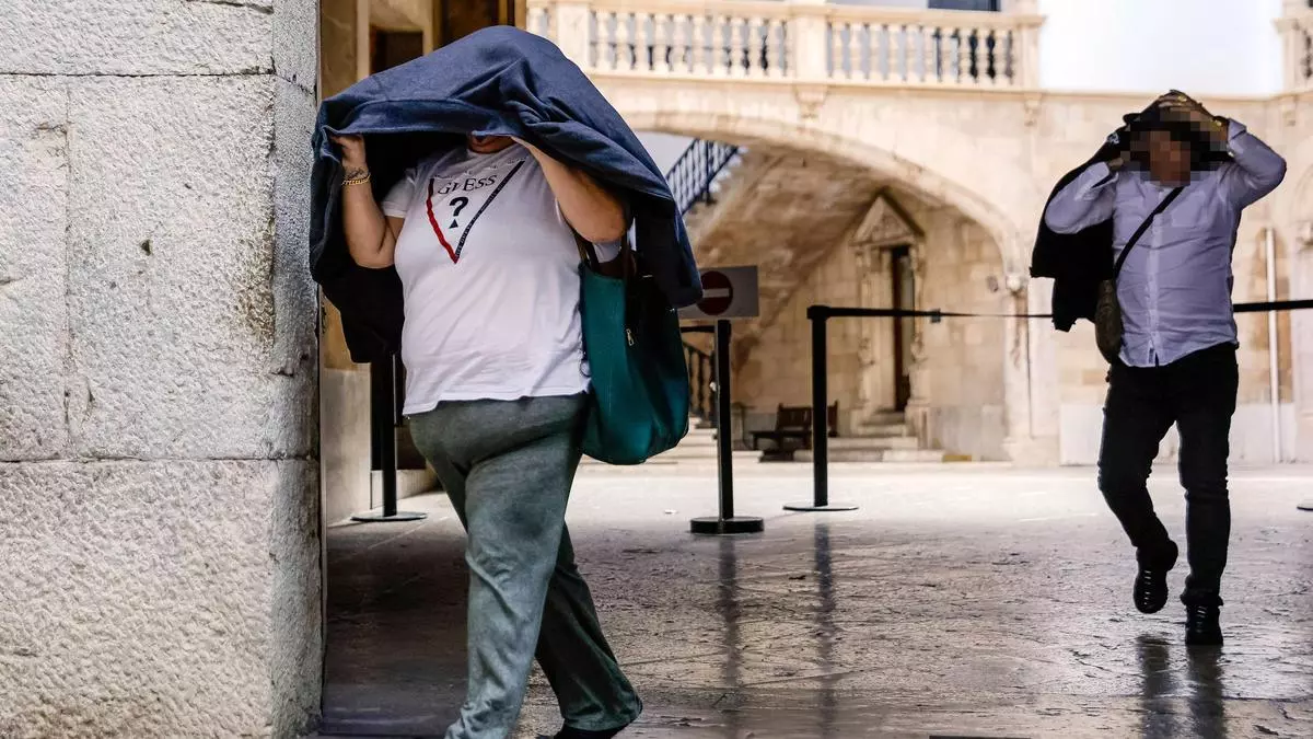 La familia que tiró a una bebé a un contenedor en Porto Cristo alega que la creían muerta
