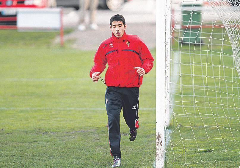 En imágenes: un repaso visual a la trayectoria de José Ángel "Cote" en el Sporting