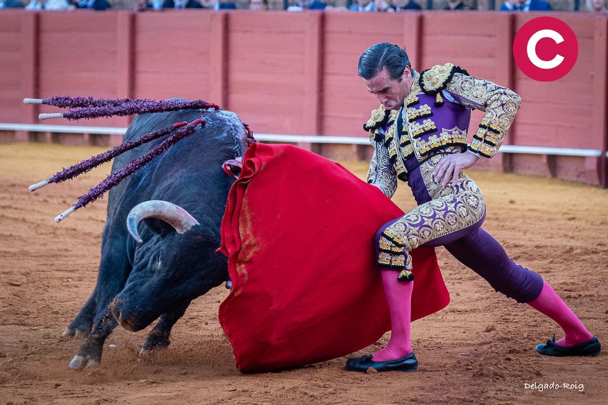 Juan Ortega con su primer toro.