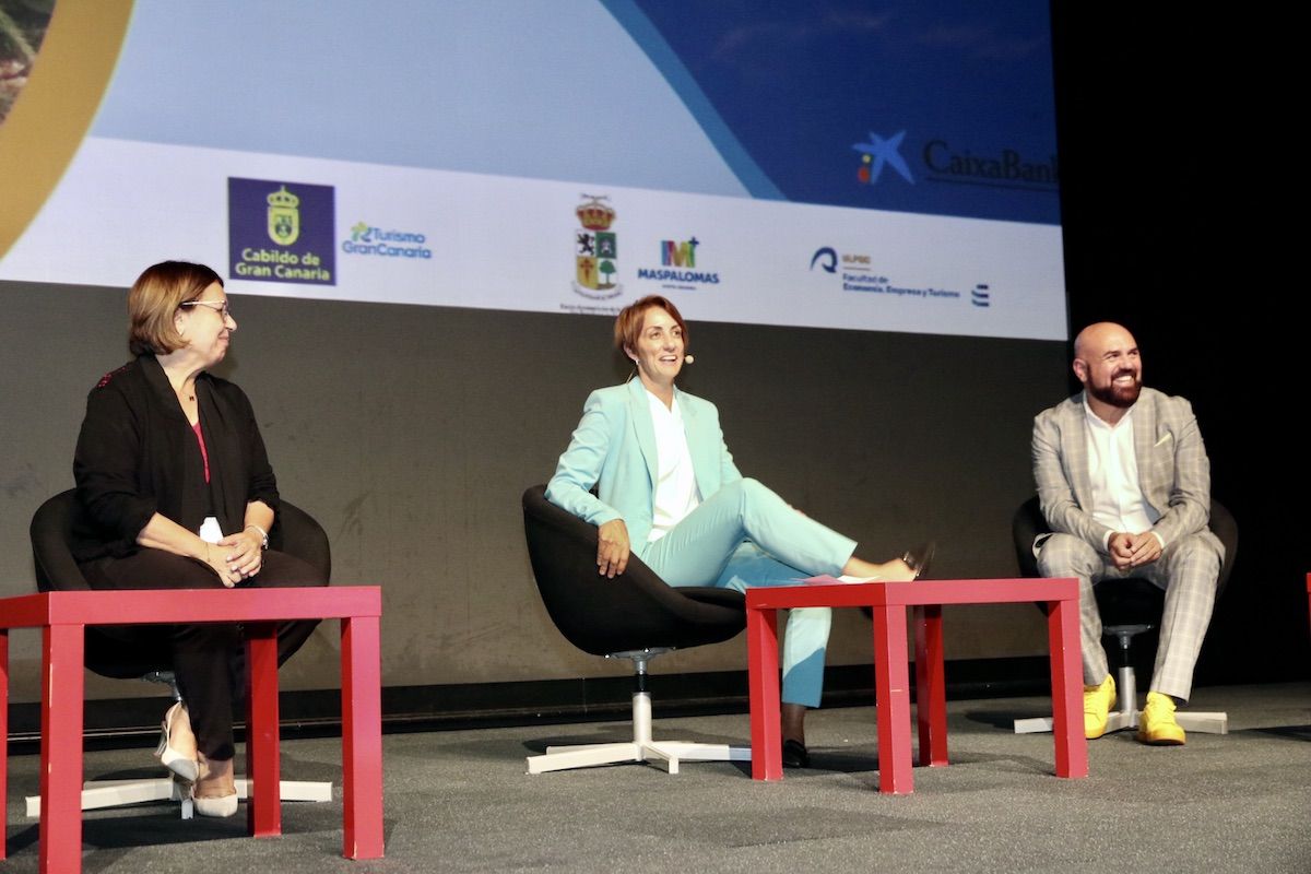 Por la izquierda, Josefa Mesa, Onalia Bueno y Marco González, alcaldes de Guía de Isora, Mogán y Puerto de la Cruz, respectivamente.