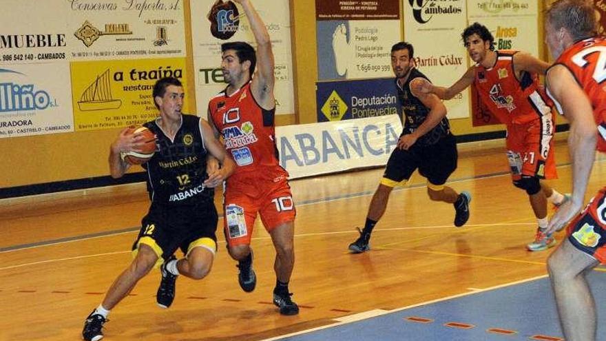 Partido disputado el martes entre el Xuven y Basquet Coruña. // N,P.