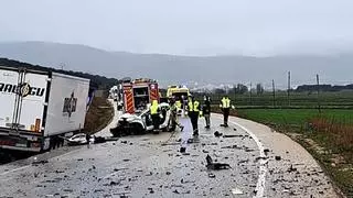 Dos muertos al colisionar un camión y turismo en la CL-101, en Ágreda (Soria)
