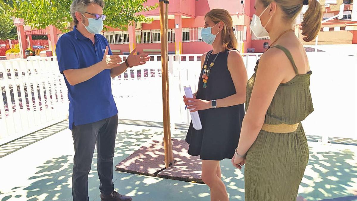 El edil Antonio Benito en una visita reciente al CEIP Nuestra Señora de la Arrixaca | L.O.