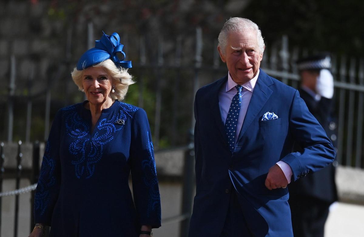 La familia real británica celebra la misa de Pascua en Windsor. El rey Carlos III y la reina consorte Camila.