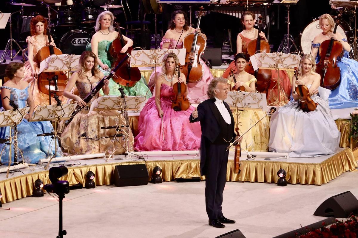Nueva fiesta alegre y cálida en torno a la música a cargo de André Rieu Nueva fiesta alegre y cálida en torno a la música a cargo de André Rieu