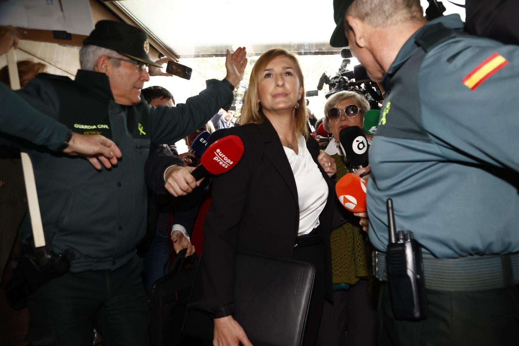 La llegada de la exconsellera Pradas y Argüeso para declarar como imputados por la gestión de la dana