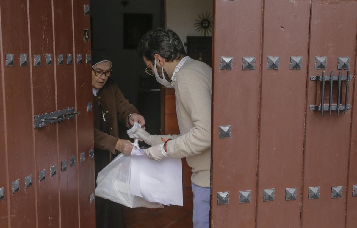 Recogida de dulces en el convento de San Pablo de Cáceres en una imagen de archivo.