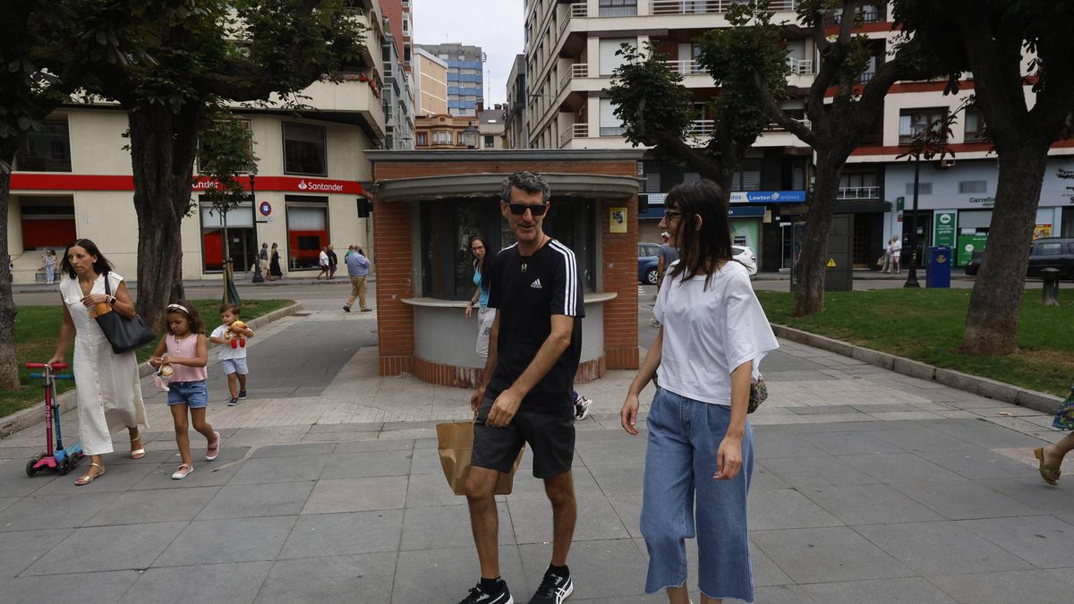 ¿Qué pasa con el quiosco de la plazuela de San Miguel? Un desierto que "apena" en Gijón (en imágenes)