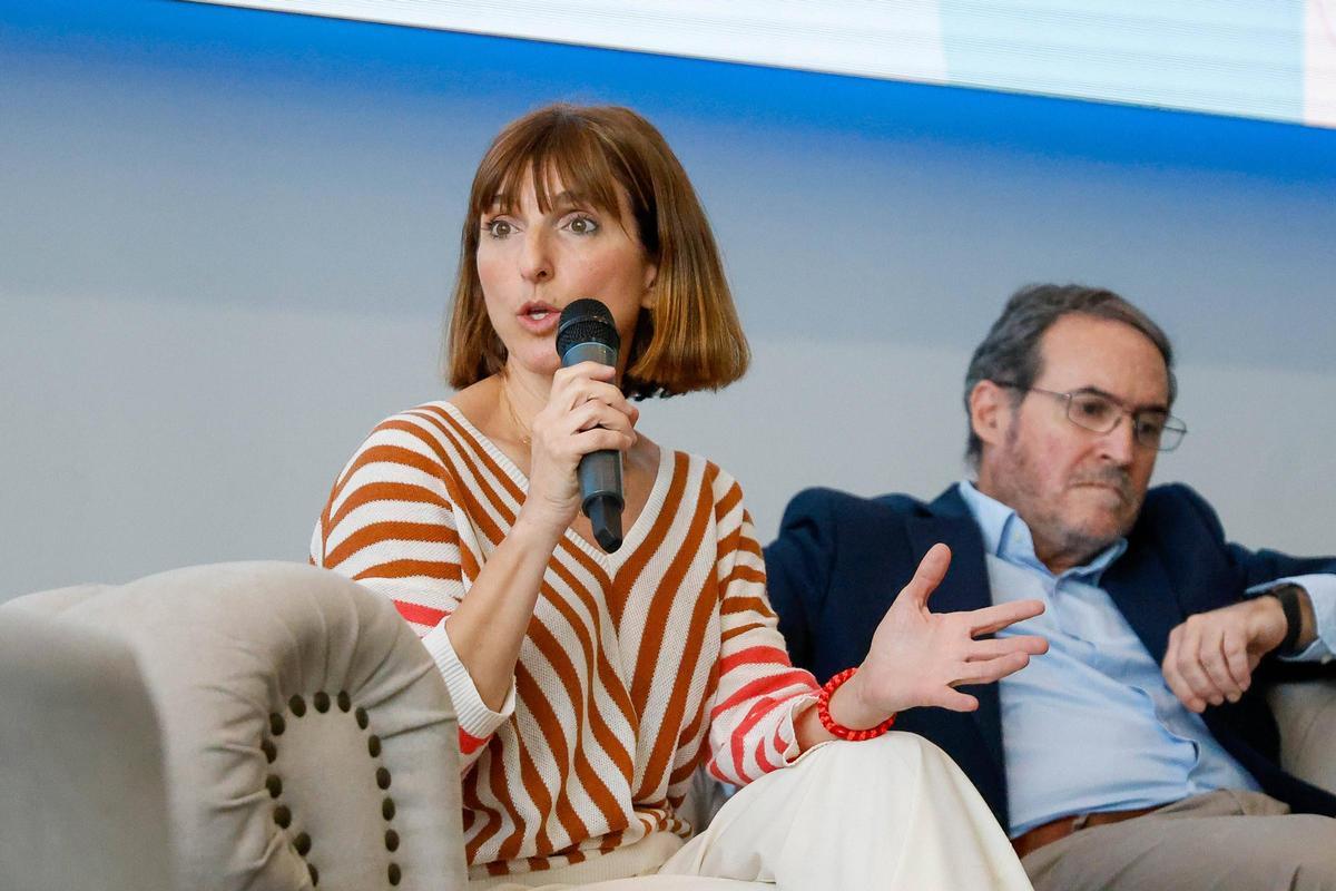 Irene Martínez, jefa del Servicio de Neurología, y Antonio Gutiérrez, coordinador del Área de Neurociencias de Ascires.