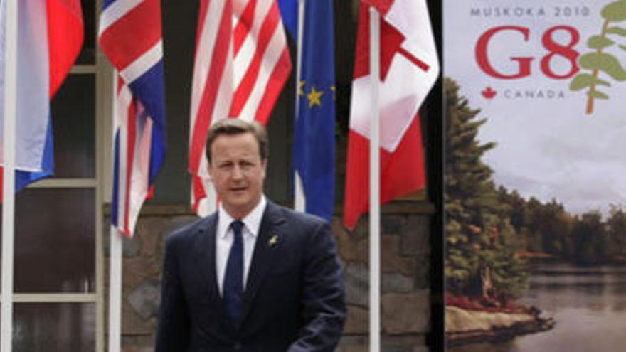 El primer ministro británico, David Cameron, llega a la reunión del G8