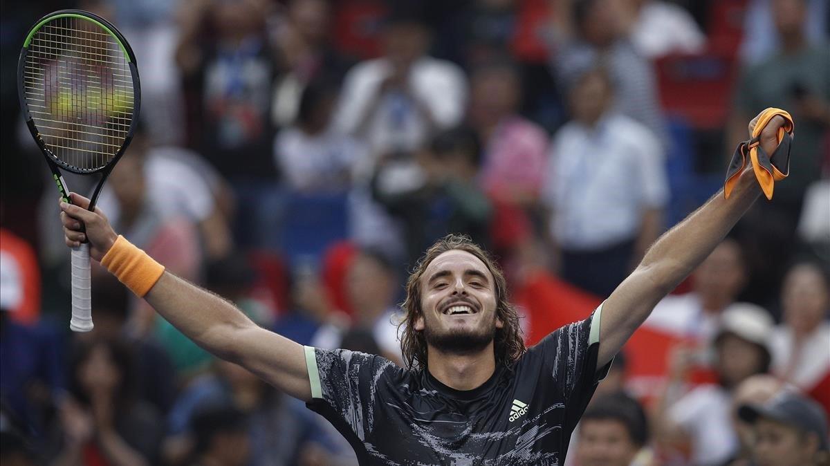 zentauroepp50347835 stefanos tsitsipas of greece celebrates after defeating nova191011113436