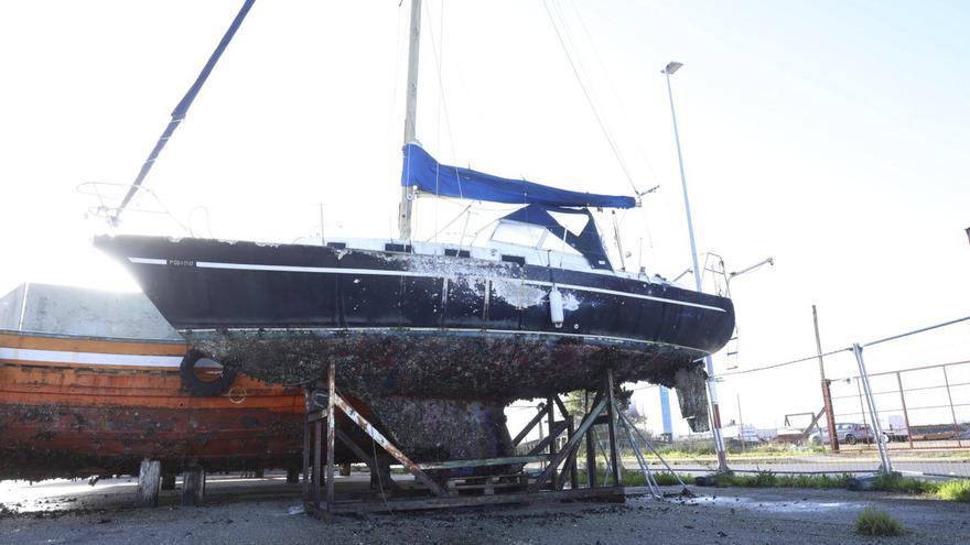 Imagen de «El Jatavi», el velero abandonado que pone a la venta Portos, ayer.
