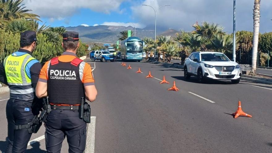 Detectados seis taxis piratas en el aeropuerto del Sur
