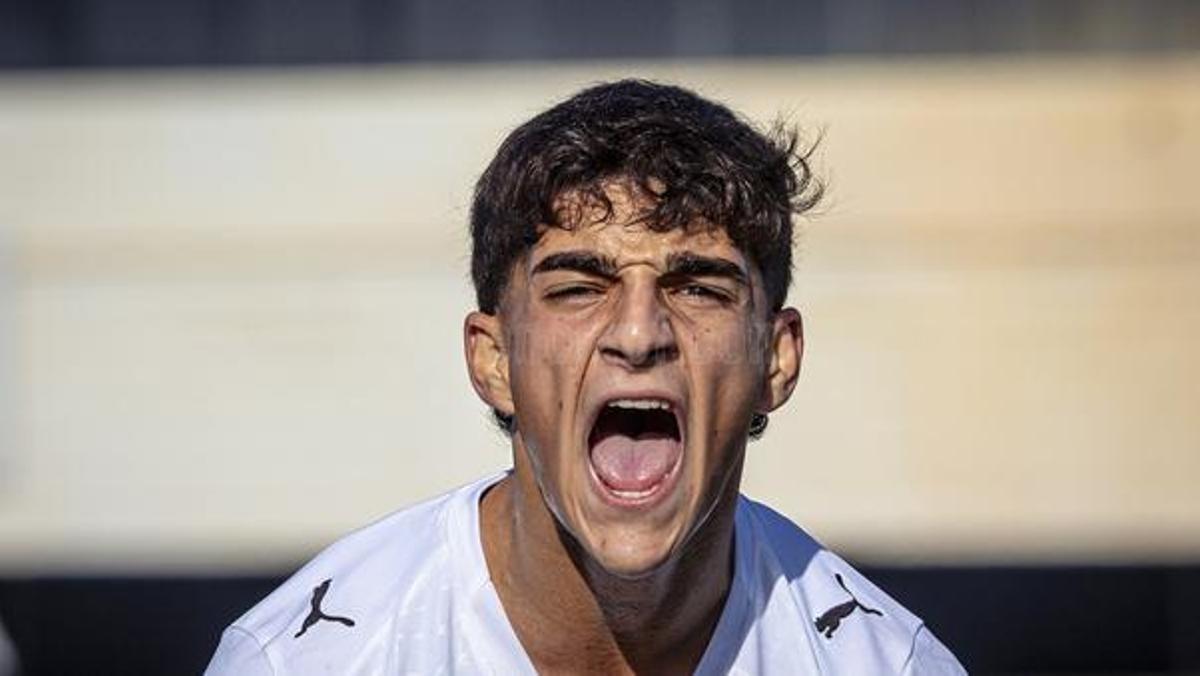 Víctor júnior, jugador de 18 años que está brillando con el Mestalla