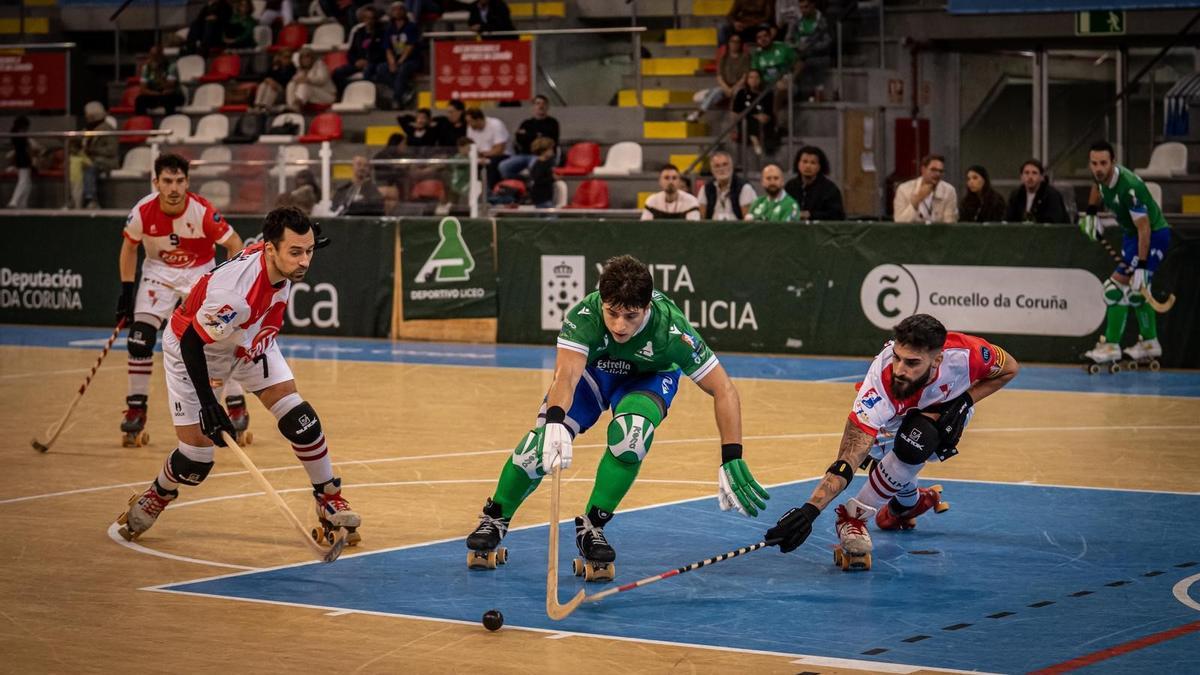 Una acció d'arxiu de SHUM en el partit contra el Liceo