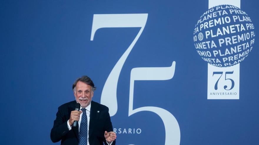 El Salón de Cristal del Ayuntamiento de València, antesala del 75º Premio Planeta